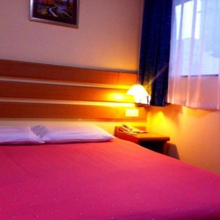 Home Inn Hotel Guiyang Fushui Middle Road Buitenkant foto