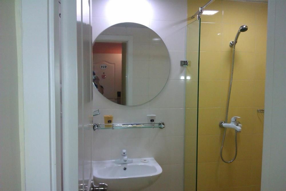 Home Inn Hotel Guiyang Fushui Middle Road Buitenkant foto